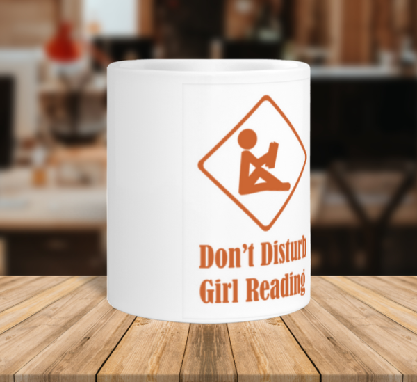 Taza Don't Disturb girl reading,